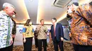 Direktur Utama BTN, Haru Koesmahargyo (tengah) berbincang usai penandatanganan Perjanjian Pinjaman Bank BTN dengan JICA, Citi Bank dan BCA di Jakarta, Rabu (18/5/2022). Bank BTN mendapat dukungan fasilitas pinjaman dari JICA, Citi Bank dan BCA senilai total USD 100 juta atau setara Rp 1,4 triliun untuk mendukung pembiayaan rumah rakyat dan menyukseskan Program Sejuta Rumah. (Liputan6.com/HO/BTN)