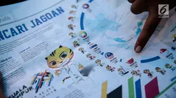 Surat kabar Malaysia, Metro Ahad, menampilkan infografis terkait 11 negara peserta SEA Games 2017 di Kuala Lumpur, Minggu (20/8). Bendera Indonesia pada artikel tersebut tampak terbalik, menyerupai bendera Polandia. (Liputan6.com/Faizal Fanani)