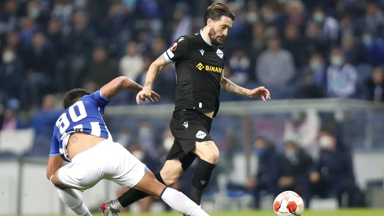 FOTO: Lazio Tumbang di Kandang Porto