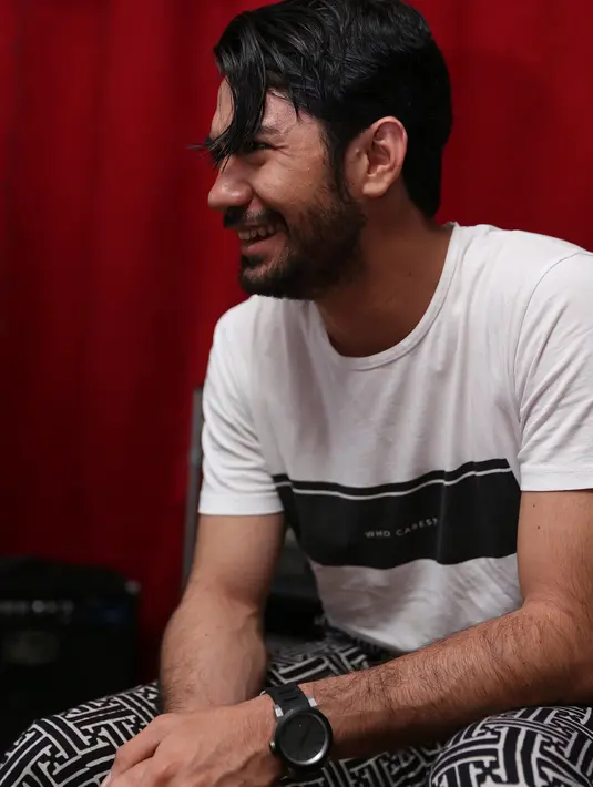 Reza pun mengaku rindu akan suara khas Shanty yang populer ketika membawakan lagu berjudul ‘Hanya Memuji’ lantaran sang idola sempat vakum selama lima tahun. (Andy Masela/Bintang.com)