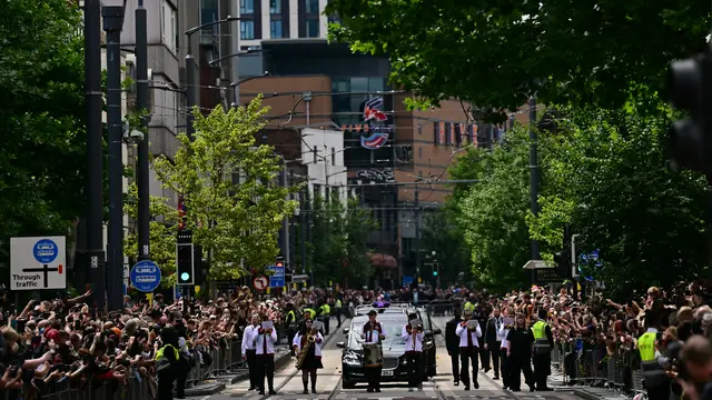 Prosesi jelang pemakaman Ozzy Osbourne di Birmingham, 30 Juli 2025. (Ben STANSALL / AFP