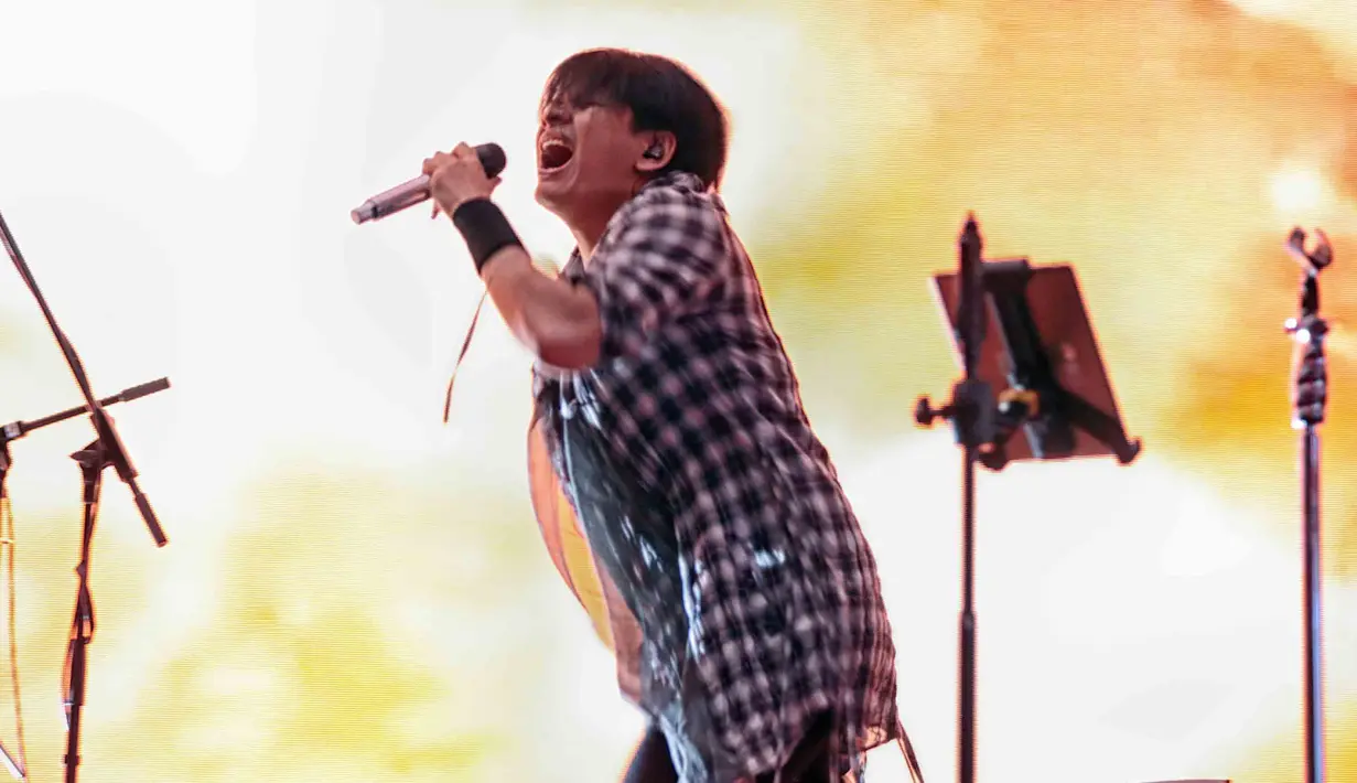 "Ya, sudah disiapkan buat album Religi, kita rilis April nanti. Ditunggu tanggal mainnya, lagu sudah disiapkan, juga," tandas Armand Maulana. (Deki Prayoga/Bintang.com)