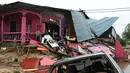 Jumlah korban tewas akibat banjir besar di Malaysia meningkat menjadi enam orang, dengan dua kematian tambahan dilaporkan pada Senin (2/11/2024). (MOHD RASFAN/AFP)