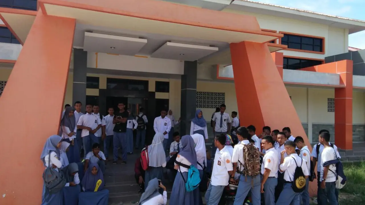 Kepsek Genit Dituduh Mulai Teror Siswa dan Sekuriti
