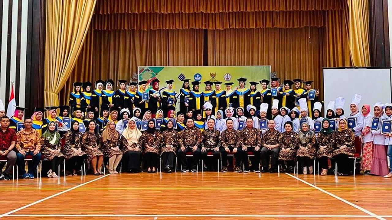 Acara kelulusan para Buruh Migran Indonesia (BMI) pada pelatihan khusus di KBRI Singapura.