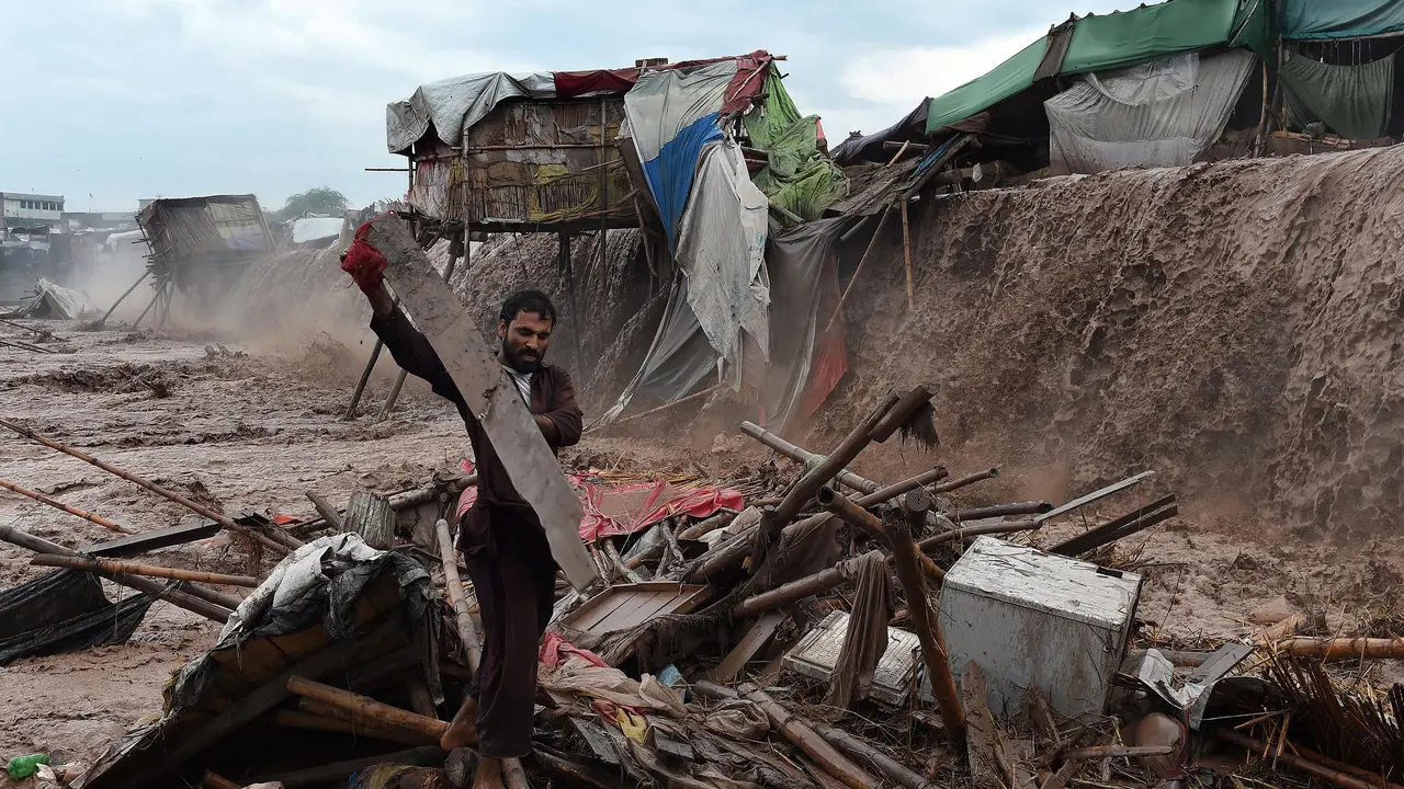 20160404-Banjir-Bandang-Pakistan-AFP
