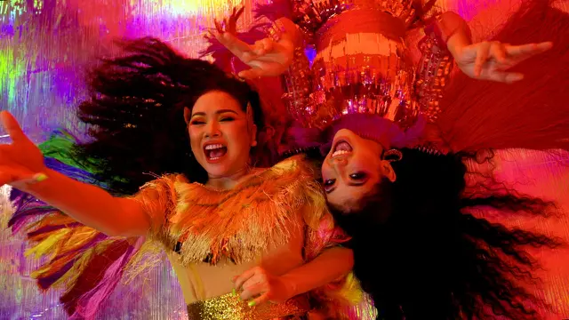 Titi DJ saat berpenampilan di MV Show Off Your Colors