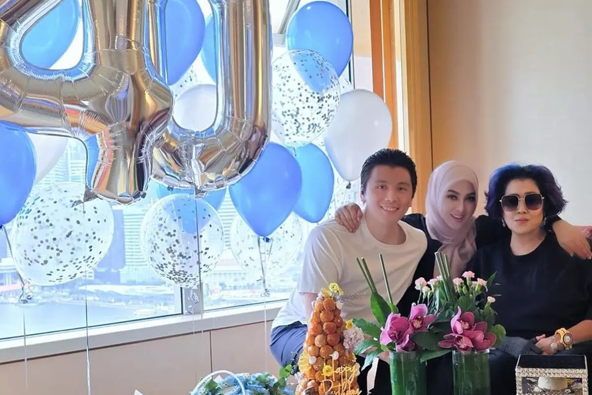 Syahrini dan keluarga (Instagram/princessyahrini)
