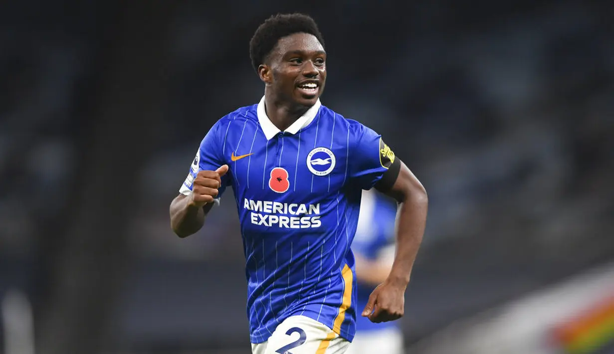 Pemain Brighton & Hove Albion, Tariq Lamptey, melakukan selebrasi usai mencetak gol ke gawang Tottenham Hotspur pada laga Liga Inggris di London, Minggu (1/11/2020). Tottenham menang dengan skor 2-1. (Mike Hewitt/Pool via AP)