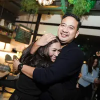 Tata Janeeta dan suami, Raden Brotoseno (Instagram/tatajaneetaofficial)