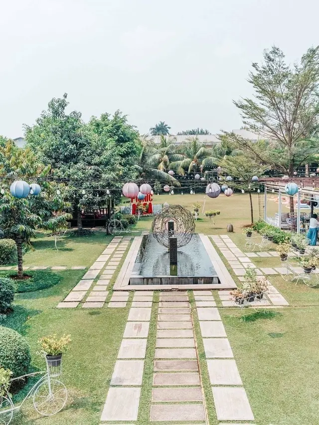 Ada air mancur di lokasi pernikahan Sule dan Nathalie Holscher (https://www.instagram.com/p/CD7y9ThnnP1/)