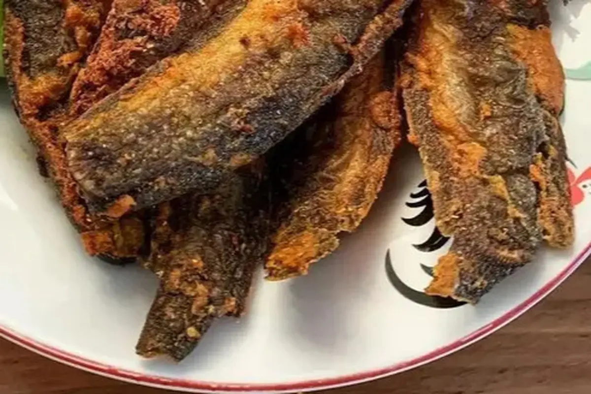 Tips Menggoreng Ikan Supaya Tidak Lengket dan Bebas Bau Amis