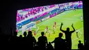 Reaksi para penonton saat nonton bareng pertandingan perebutan juara ketiga Piala Asia U-23 2024 antara Timnas Indonesia U-23 melawan Irak U-23 di Kompleks Monumen Nasional (Monas), Jakarta, Kamis (03/05/2024). (Bola.com/Bagaskara Lazuardi)