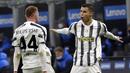 Striker Juventus, Cristiano Ronaldo, melakukan selebrasi usai mencetak gol ke gawang Inter Milan pada laga Coppa Italia di Stadion Giuseppe Meazza, Selasa (2/2/2021). Juventus menang dengan skor 2-1. (AP/Luca Bruno)