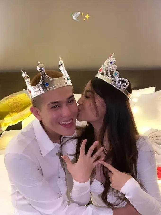 Julian Jacob melamar Mirriam Eka (Foto: instagram abraham.kevin_)