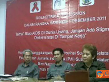 Citizen6, Makassar: Mereka hadir dalam rangka Roundtable Discussion Dalam Rangka Hari AIDS 1 Desember 2011. Diskusi ini mengangkat tema: Stop AIDS di Dunia Usaha, Jangan Ada stigma dan Diskriminasi di Tempat Kerja. (Pengirim: Irwan Mubaraq)