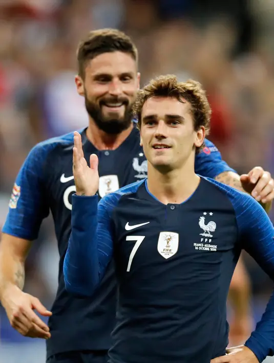 Selebrasi penyerang Prancis, Antoine Griezmann usai mencetak gol ke gawang Jerman pada laga UEFA Nations League di Stadion Stade de France, Paris, Selasa (16/10). Dua gol Griezmann membawa Prancis menaklukkan Jerman 2-1. (AP Photo/Christophe Ena)