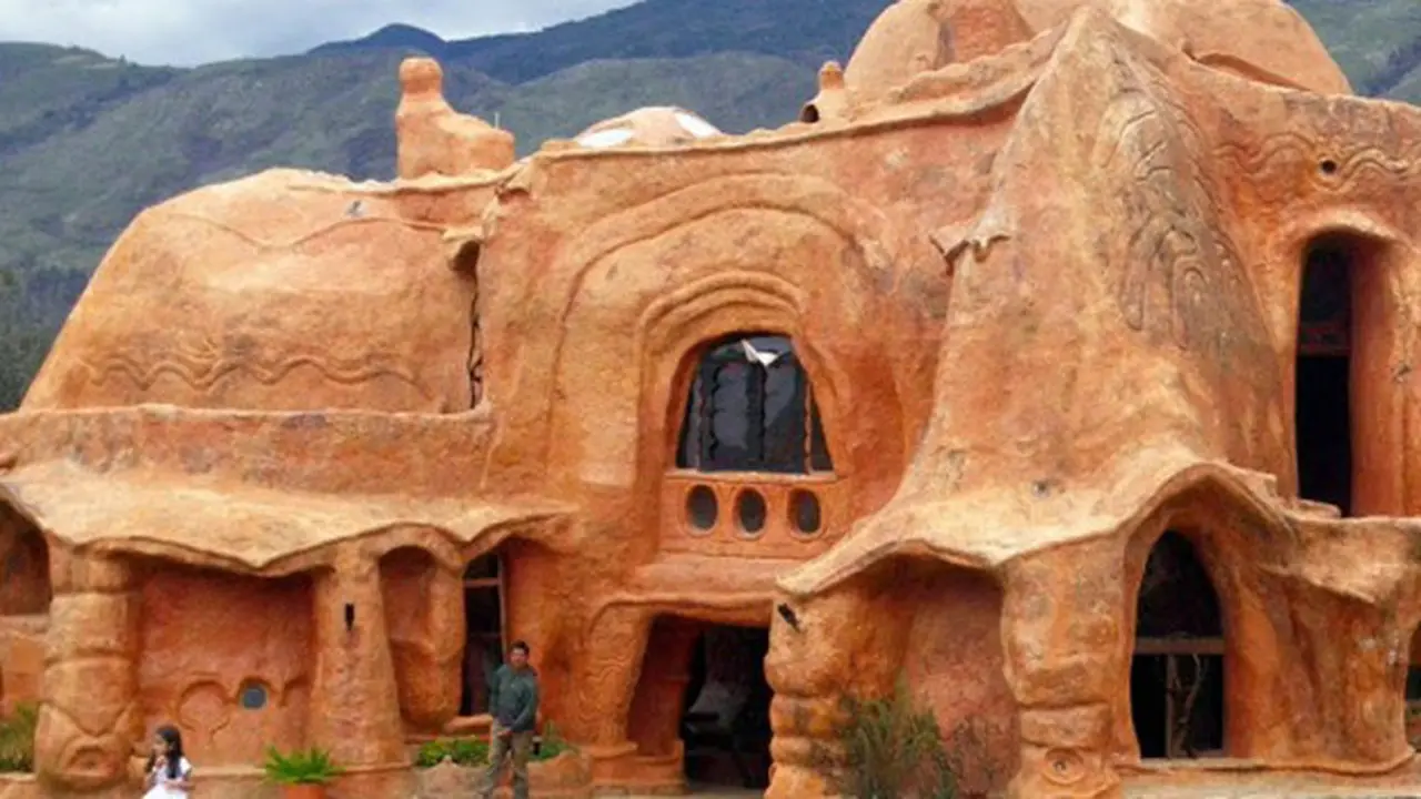 Sensasi Tinggal di Rumah Flintstones