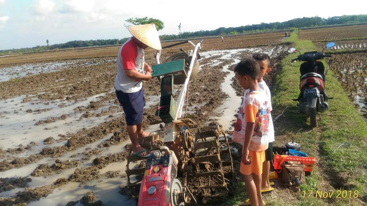 Traktor Setan atau traktor remot dengan piranti robot. (Foto: Liputan6.com/Wakhid Hasim untuk Muhamad Ridlo)