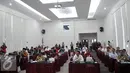 Suasana acara fit and proper test untuk para bakal calon gubernur DKI Jakarta di DPP PDIP, Jakarta, Rabu (11/5). Sebanyak 32 peserta calon Gubernur/Wagub DKI yang mengikuti fit and proper test tersebut. (Liputan6.com/Johan Tallo)