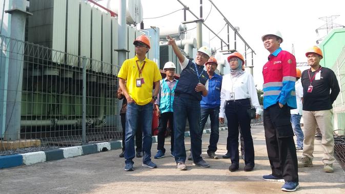 Plt Direktur Utama PLN Sripeni Inten Cahyani melakukan sidak memastikan pasokan listrik saat pelantikan Jokowi-Ma'ruf Amin di  UPB (Unit Pengatur Beban) Cawang, Jakarta, Minggu (20/10/2019).  (Dok. PLN)