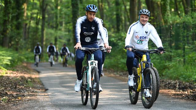 Timnas Prancis Latihan Bersepeda