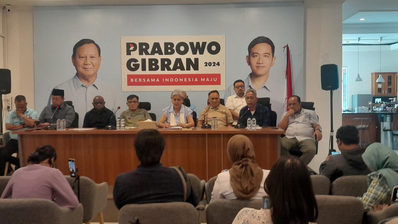 Tim Kampanye Nasional (TKN) Prabowo Subianto-Gibran Rakabuming Raka mengumpulkan sejumlah aktivis 98 jelang debat capres-cawapres, Senin (11/12/2023). (Liputan6.com/Ady Anugrahadi)