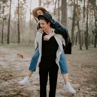 ilustrasi pasangan kencan/Photo by Taisiia Stupak on Unsplash