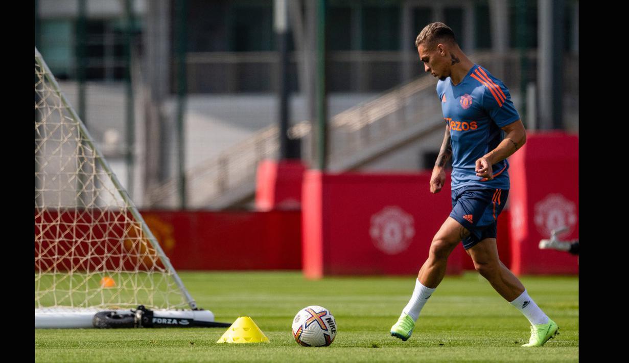 Transfer Antony ke Manchester United berjalan cukup rumit. Tiga tawaran awal MU ditolak mentah-mentah oleh Ajax Amsterdam.  (Twitter/@ManUtd)