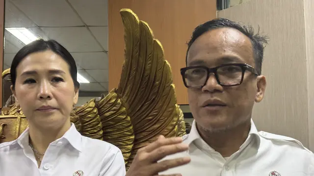 Wakil Menteri Ketenagakerjaan Immanuel Ebenezer dan Wakil Menteri Pemberdayaan Perempuan dan Perlindungan Anak Veronica Tan