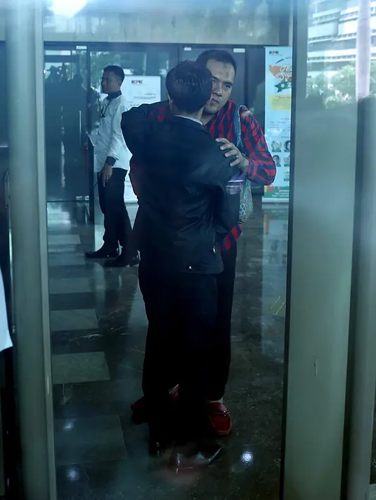 Seperti diketahui, Saipul Jamil resmi divonis tiga tahun. Oleh Pengadilan Tinggi Jakarta, hukumannya bertambah menjadi lima tahun, atas kasus pelecehan seksual. Kini, ia mendekam di Lembaga Pemasyarakatan Cipinang. (Nurwahyunan/Bintang.com)