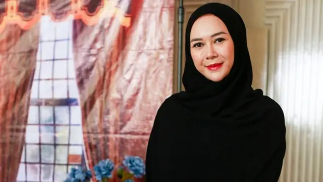 Gaya Aura Kasih saat Tampil Berhijab, Ikut Pengajian Bersama Umi Pipik
