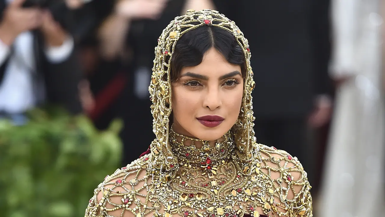 [Bintang] Tampil Cantik di Met Gala 2018, Priyanka Chopra Tuai Pujian