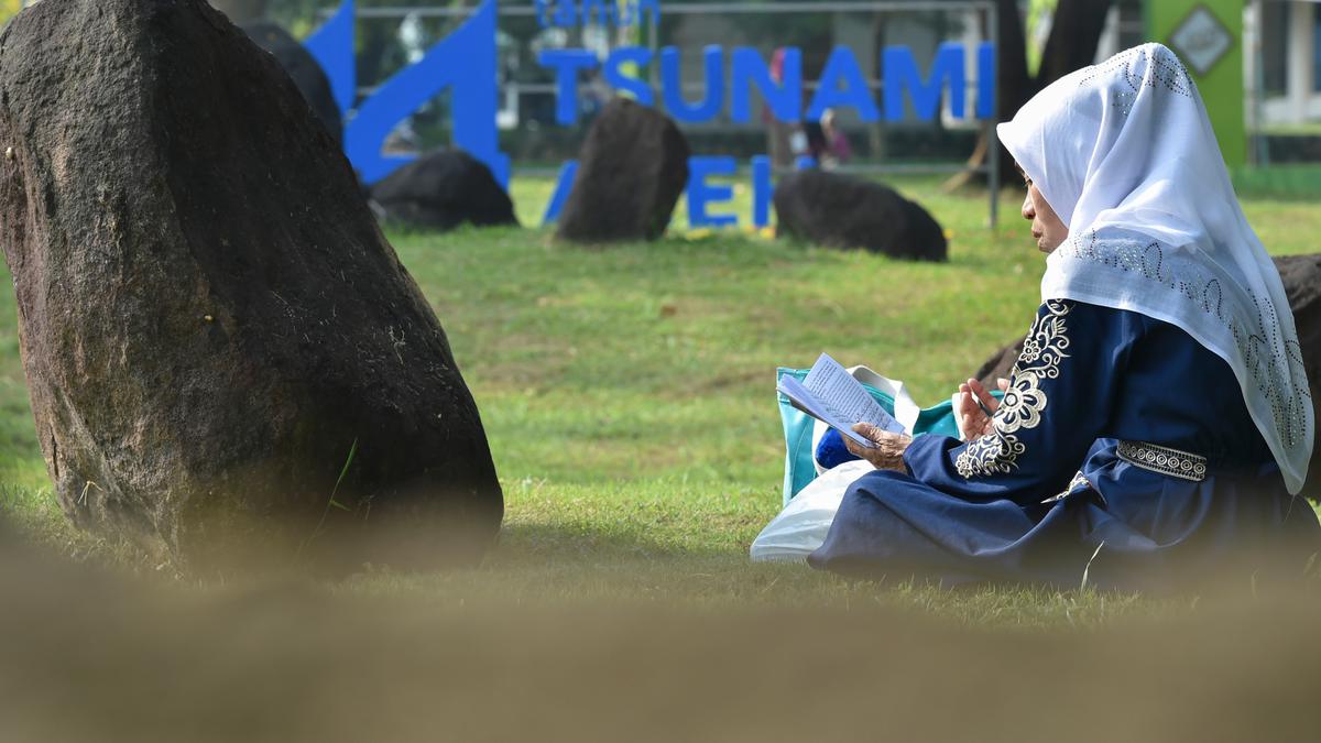 Doa Ziarah Kubur Orang Tua Kita Singkat, Sebagai Penolong di Akhirat