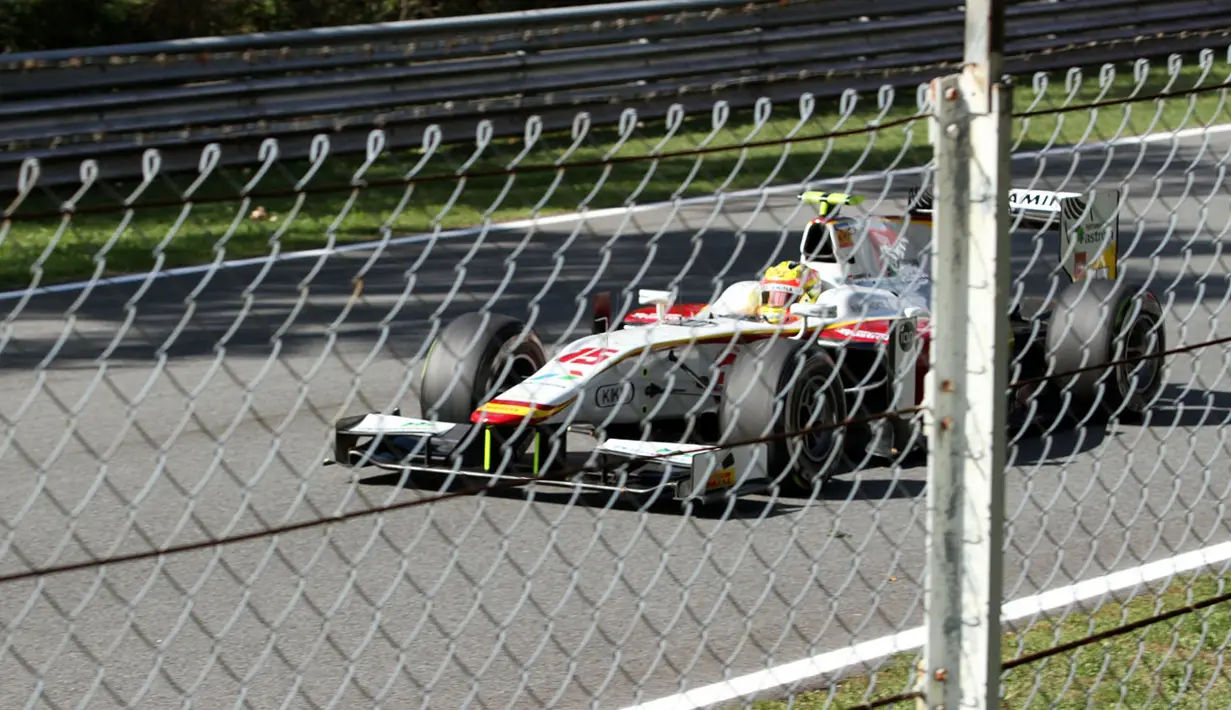 Rio Haryanto terkendala masalah teknis saat turun di Feature Race GP2 Seri Italia di Sirkuit Monza, Italia, Sabtu (5/9/2015) siang waktu setempat. (Bola.com/Reza Khomaini)