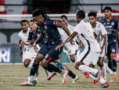 Gol tunggal Carlos Fortes di menit 30 tak sanggup dibalas Persipura. Tambahan tiga poin ini membuat Arema FC kembali meraih puncak klasemen. (Bola.com/Maheswara Putera)