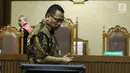 Mantan Kapusdatin Kemendagri, Dudy Jocom usai sidang putusan suap pengadaan dan pelaksanaan pembangunan kampus IPDN Sumbar Kab Agam 2011 di Pengadilan Tipikor Jakarta, Rabu (14/11). Dudy divonis empat tahun penjara. (Liputan6.com/Helmi Fithriansyah)