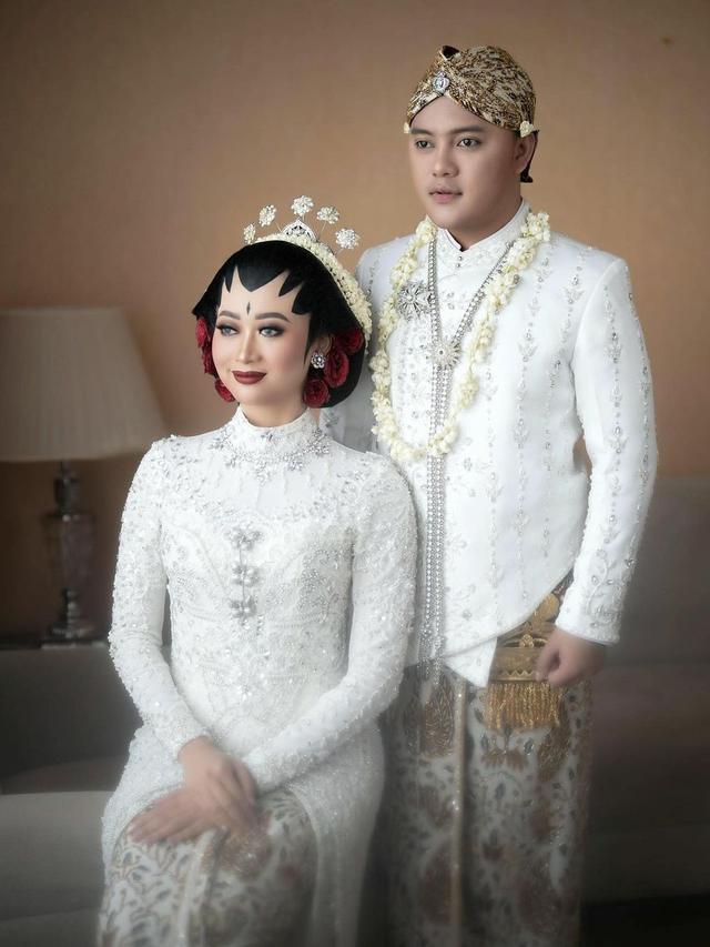 <span>Momen Bahagia Pernikahan Danang DA dengan Nura (Sumber: Instagram/ danang_official91)</span>