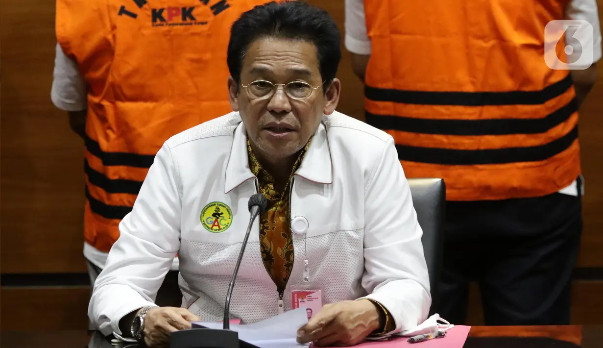 Wakil Ketua KPK Johanis Tanak saat membacakan penetapan tersangka dan penahanan Wakil Ketua DPRD Provinsi Jawa Timur 2019-2024, Sahat Tua P. Simandjuntak di Gedung Merah Putih Komisi Pemberantasan Korupsi (KPK), Jakarta, Kamis (15/12/2022). KPK menetapkan Sahat Tua P. Simandjuntak bersama tiga orang lainnya sebagai tersangka dalam kasus dugaan suap pengelolaan dana hibah di Jawa Timur. (Liputan6.com/Helmi Fithriansyah)