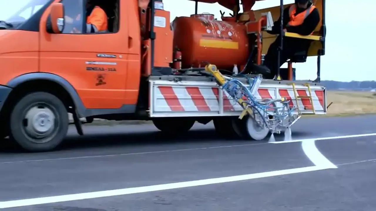 Begini Cara Mengecat Rambu Permukaan Jalan 