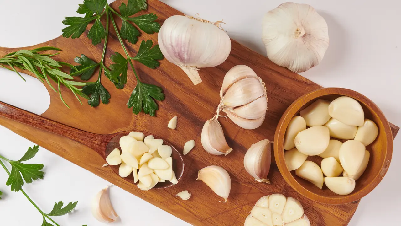 menyimpan bawang putih