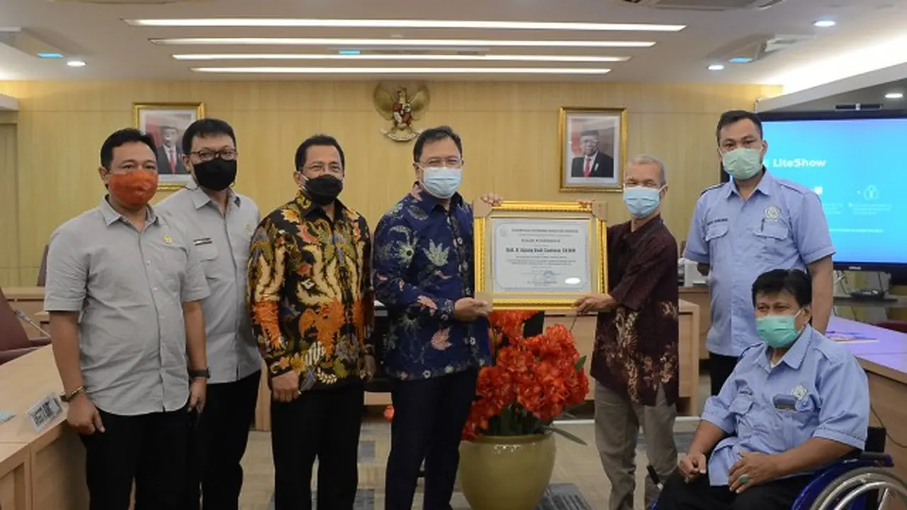 Lingkungan Ramah Disabilitas, DPR Terima Penghargaan dari PDII