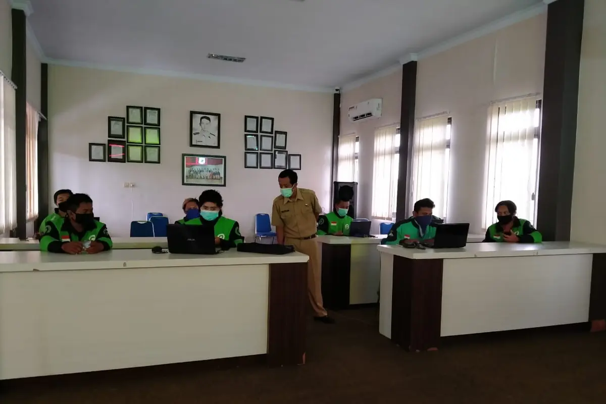 Kantor Camat dan Desa di Banyuwangi Fasilitasi Warga yang Ingin Daftar Kartu Prakerja