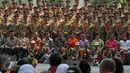 Presiden Jokowi berfoto bersama dengan Taruna Akademi Militer TNI dan Akpol saat acara silaturahmi di Istana Bogor, Selasa (18/8/2015). Silaturahmi ini berkaitan peringatan kemerdekaan HUT RI ke-70 di Istana Merdeka Jakarta.(Liputan6.com/Faizal Fanani)