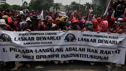 Dalam aksinya, Laskar Dewaruci meminta MK untuk membatalkan UU Pilkada No 22/2014 yang menyatakan pilkada tidak langsung, Jakarta, (8/10/14). (Liputan6.com/Johan Tallo) 
