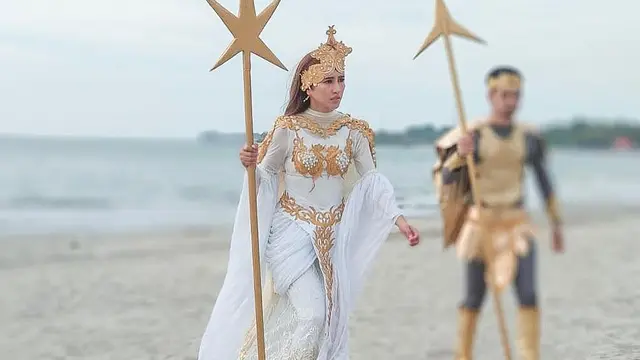 Perankan Sosok Ratu Ini 7 Potret Louise Anastasya dengan Pemain Princess Mermaid