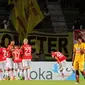 Para pemain Bali United merayakan gol ke gawang Sriwijaya FC. Kedua tim bermain imbang 2-2 pada pekan ke-15 Liga 1 di Stadion Sriwijaya Jakabaring, Palembang, Rabu (19/7/2017) malam WIB. (foto: twitter.com/liga1match)