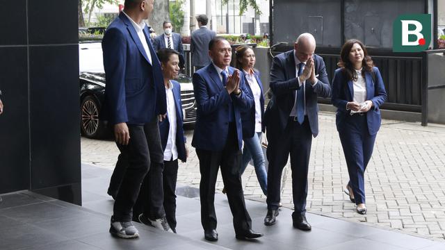 Foto: Presiden FIFA Lanjut Mengunjungi Kantor PSSI, Semobil Bareng Iwan Bule