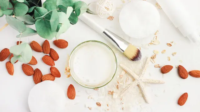 Alasan Milk-Infused Micellar Water Lebih Unggul Daripada Oil-Infused Micellar Water