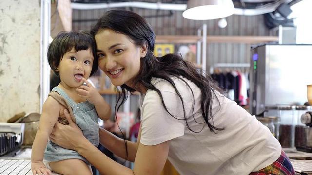 Masih Menyusui Atiqah Hasiholan Berniat Tetap Jalani Puasa Ramadan Showbiz Liputan6 Com